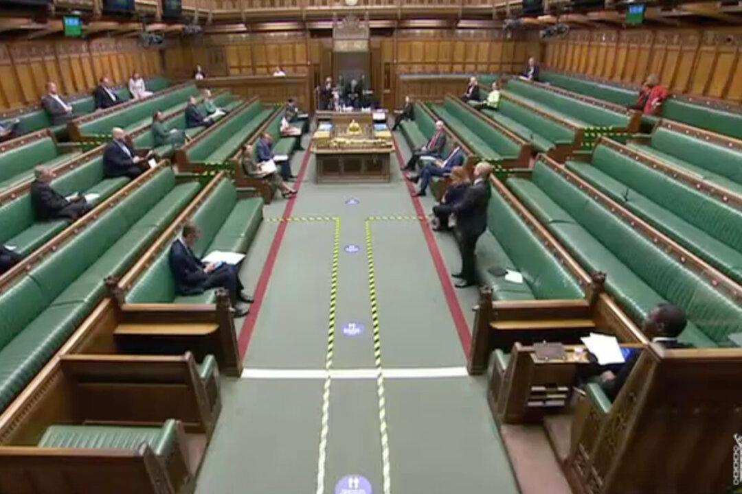 Journalist Peter Hitchens Urges Mass Letter-Writing Campaign to Block Lockdowns