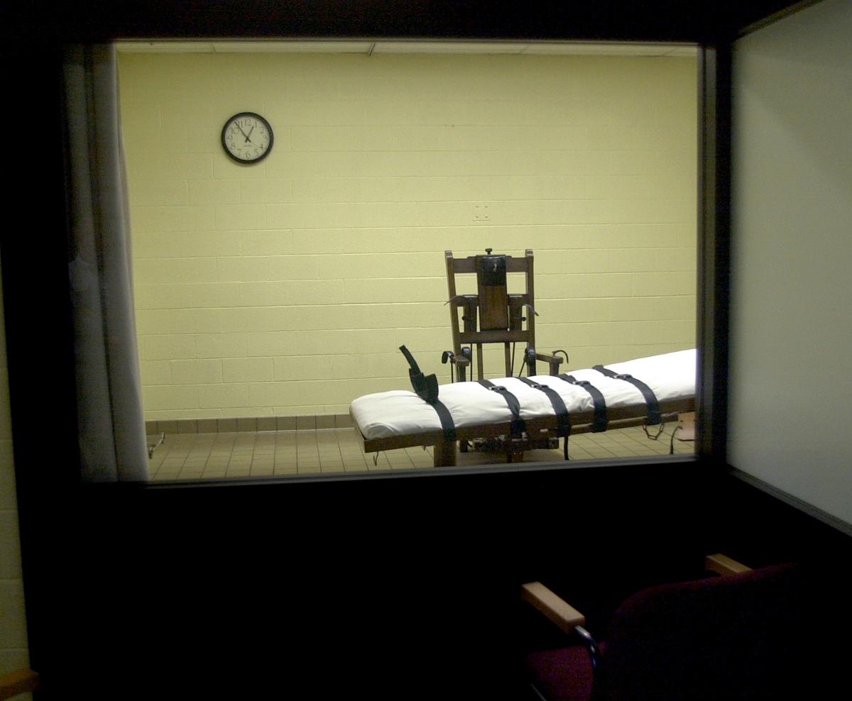 New DOJ Rule Opens Door to Executions by Electrocution, Firing Squad, Poison Gas