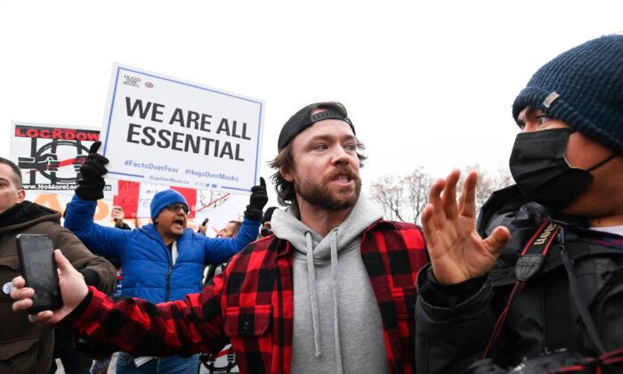 ‘Go Ahead and Do It’: Restaurant Owner Urges Small Businesses to Open After Being Released on $50,000 Bail