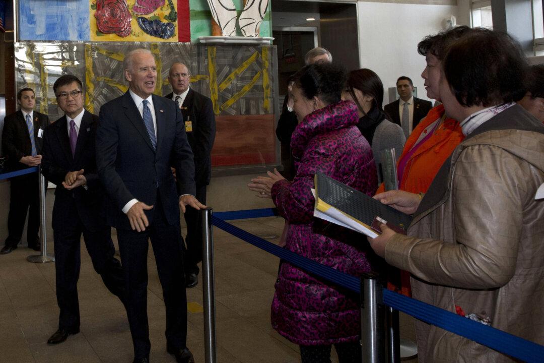 US Interrogating Chinese Ship and Airline Crew About CCP Membership: Chinese State Media