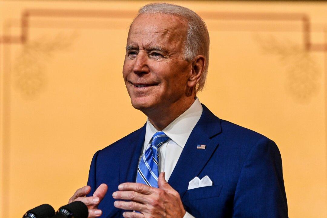 Biden Fractures Foot While Playing With Dog, to Wear a Boot