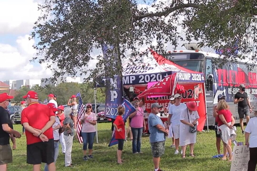 Florida: Trump Supporters Kick Off Bus Tour