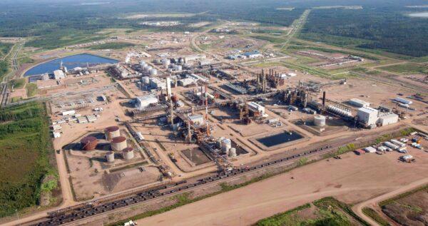 A Nexen oil sands facility near Fort McMurray, AB, July 10, 2012. The company has since been bought by China's state-owned CNOOC. (The Canadian Press/Jeff McIntosh)