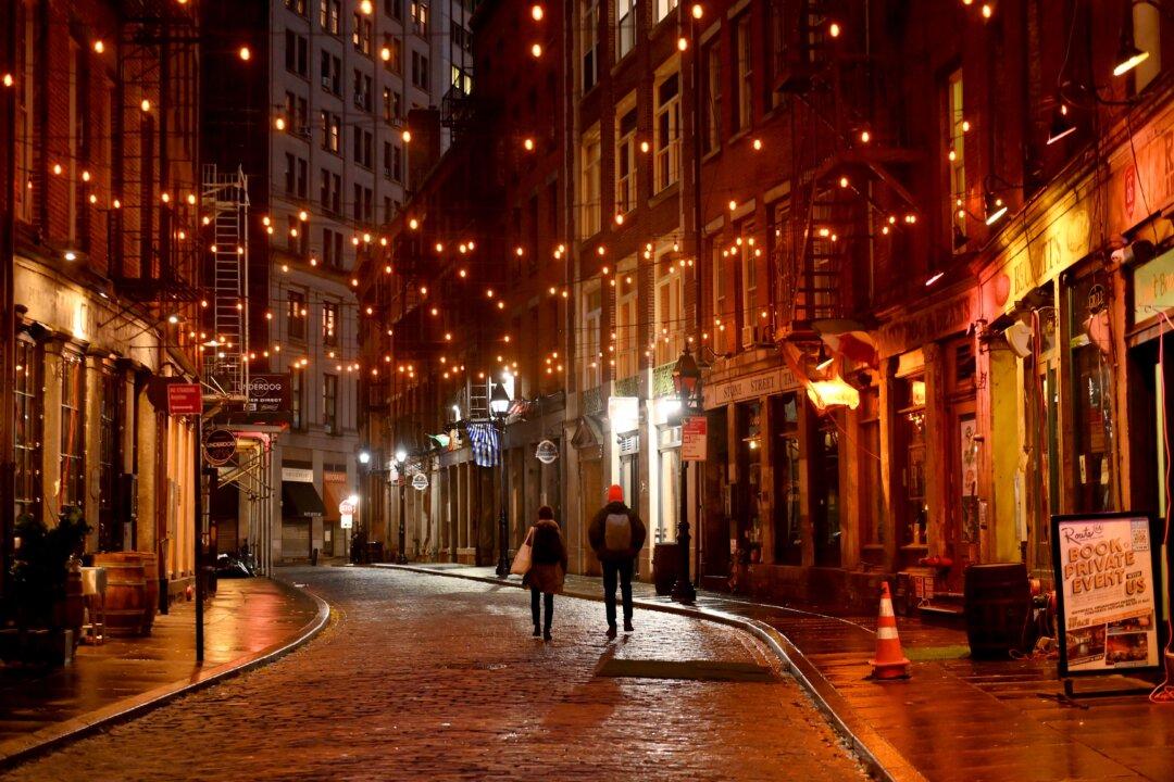 Americans Are Suffering ‘Delusional Psychosis’ About CCP Virus, Psychiatrist Claims