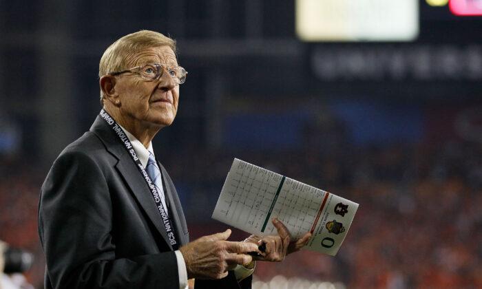 Trump to Award Presidential Medal of Freedom to Former Football Coach Holtz