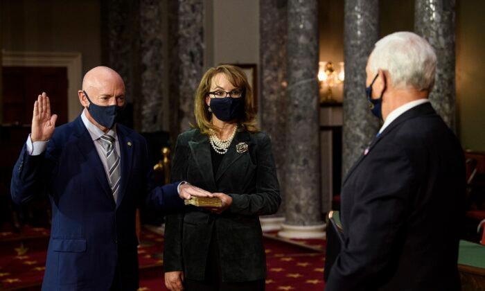 Democrat Mark Kelly Sworn in to US Senate After Defeating McSally
