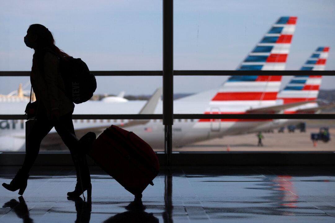 US Airlines Cut 29,000 Workers Through Mid-October: Transportation Department