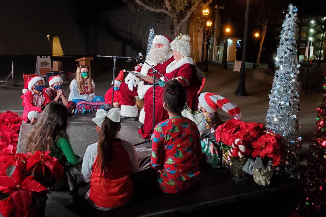 Anaheim Ushers in Holiday Season With Virtual Nutcracker Tree Lighting