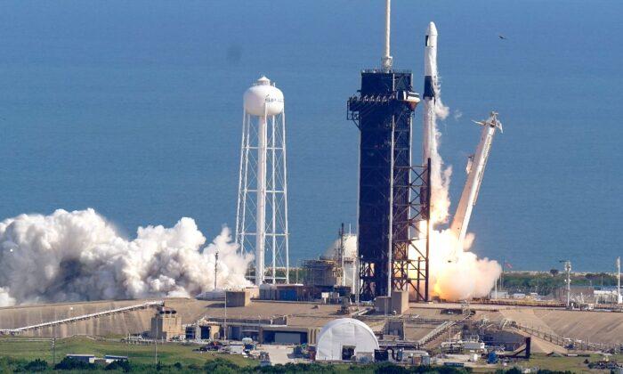 Double Dragons: SpaceX Launches Space Station Supplies