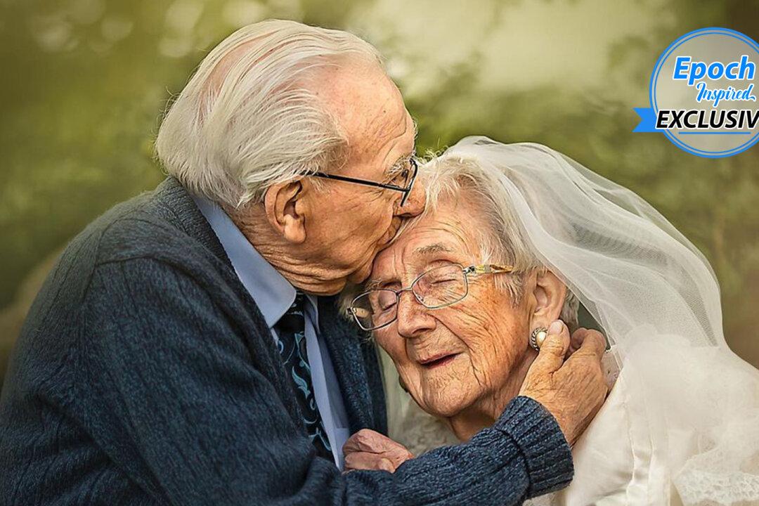 WWII Veteran and His Bride’s 72-Year Love Story Immortalized in Moving Photos