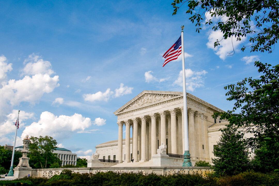 Bipartisan Proposal Would Place Cameras in the Supreme Court
