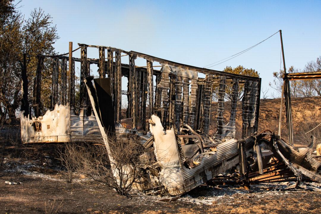 Rural Bond Fire Victims Say They Couldn’t Call for Help