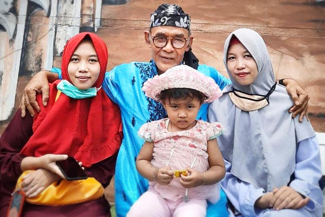 Long-Lost Twins Reunite After 20 Years When Friend Spots Eerie Resemblance on TikTok