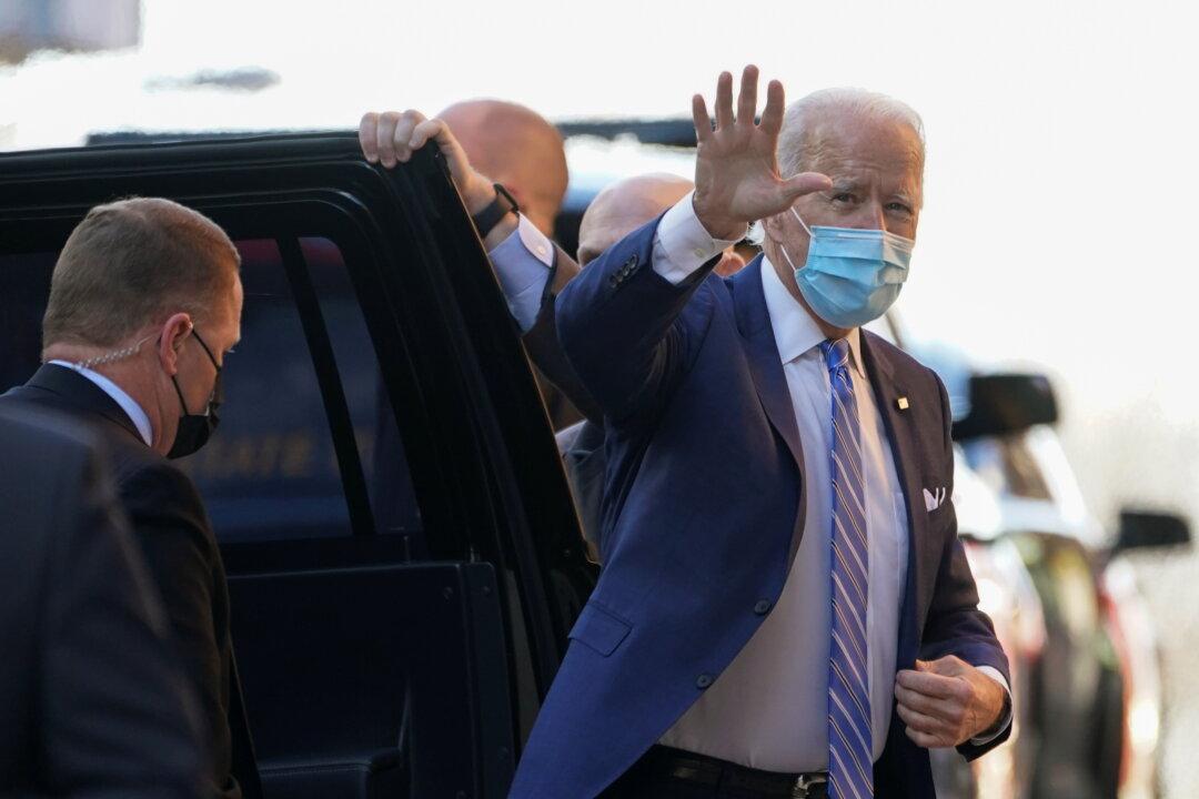 Biden Appears Without Walking Boot 9 Days After Fracturing Foot