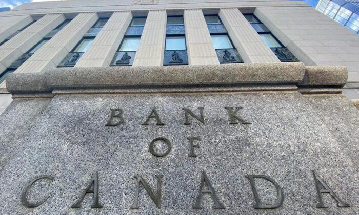 Bank of Canada Keeps Rates on Hold, Raises Economic Outlook