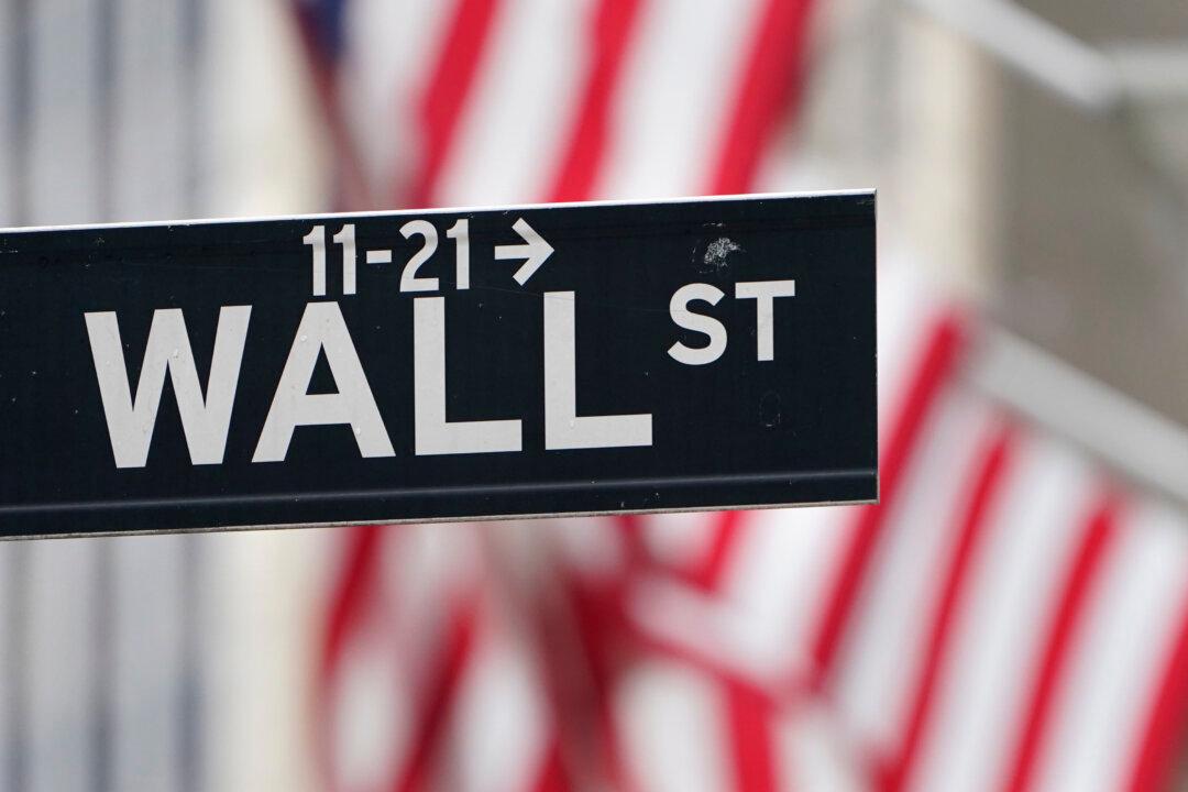 US Stocks Slip on Wall Street; S&P 500 Backs Off Record