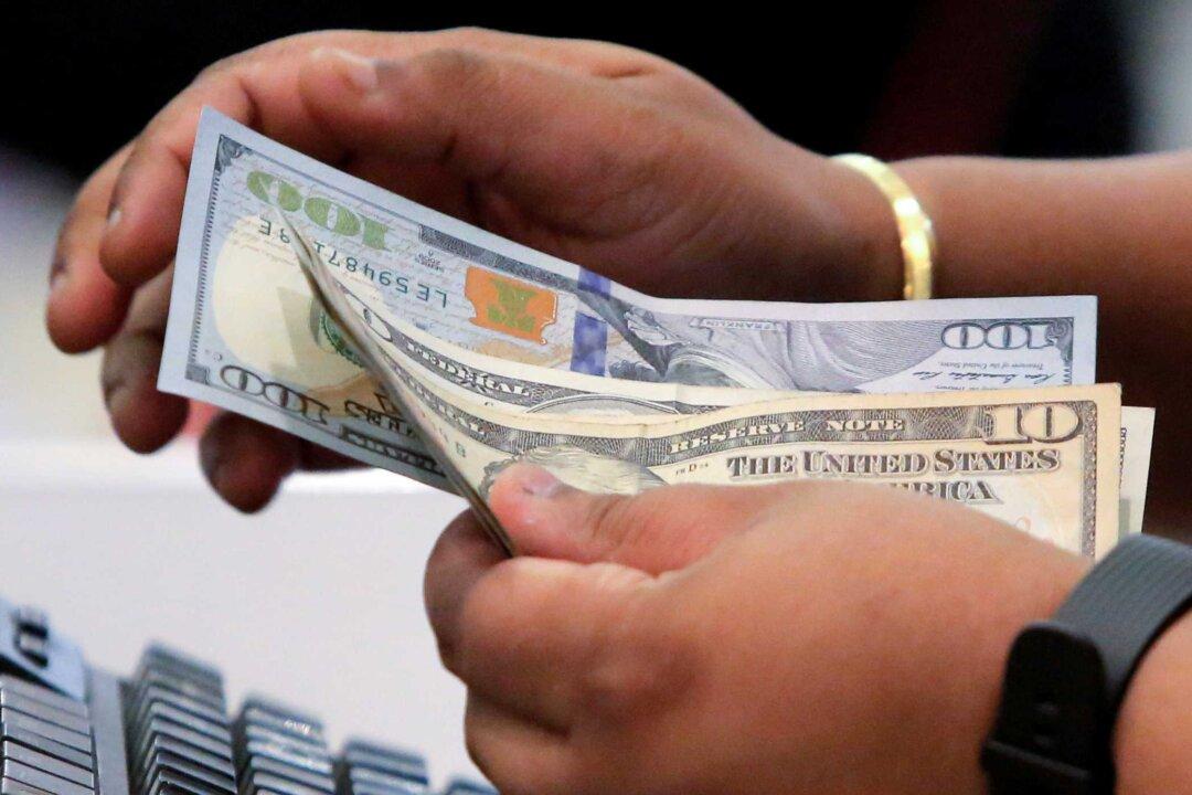 US Economy to Slow in First Quarter but Reach Pre-COVID-19 Levels in a Year: Poll