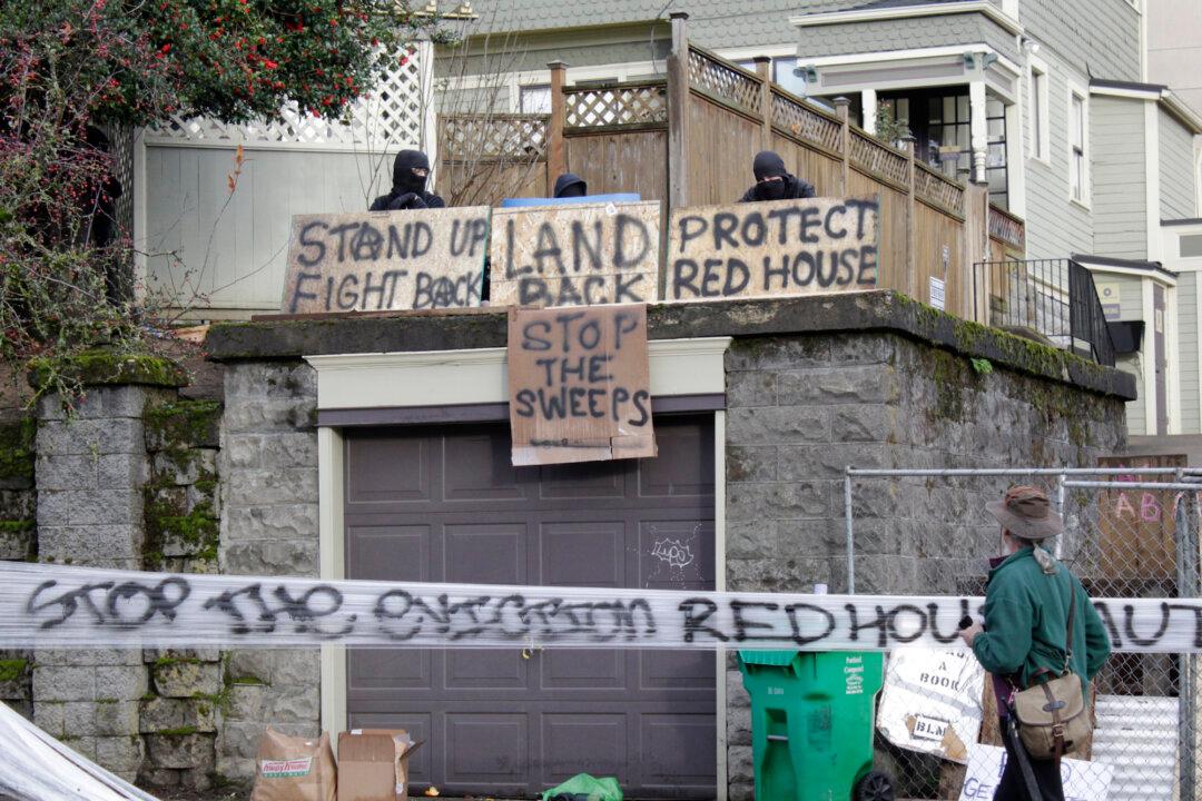 Portland Autonomous Zone Features Weapon Stockpiling, Armed Sentries: Police Chief