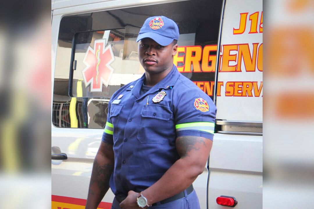 Off-Duty Firefighter Saves Mom and 2 Kids From Car That Swerved Into Reservoir in South Africa