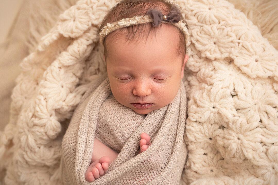 Longest-Ever Frozen Embryo on Ice for 27 Years Makes It Full Term, Born to Tennessee Couple