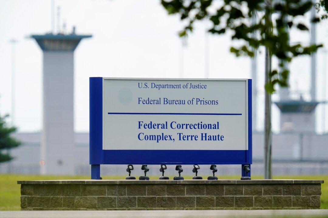 Judge Delays Execution of Only Woman on US Death Row