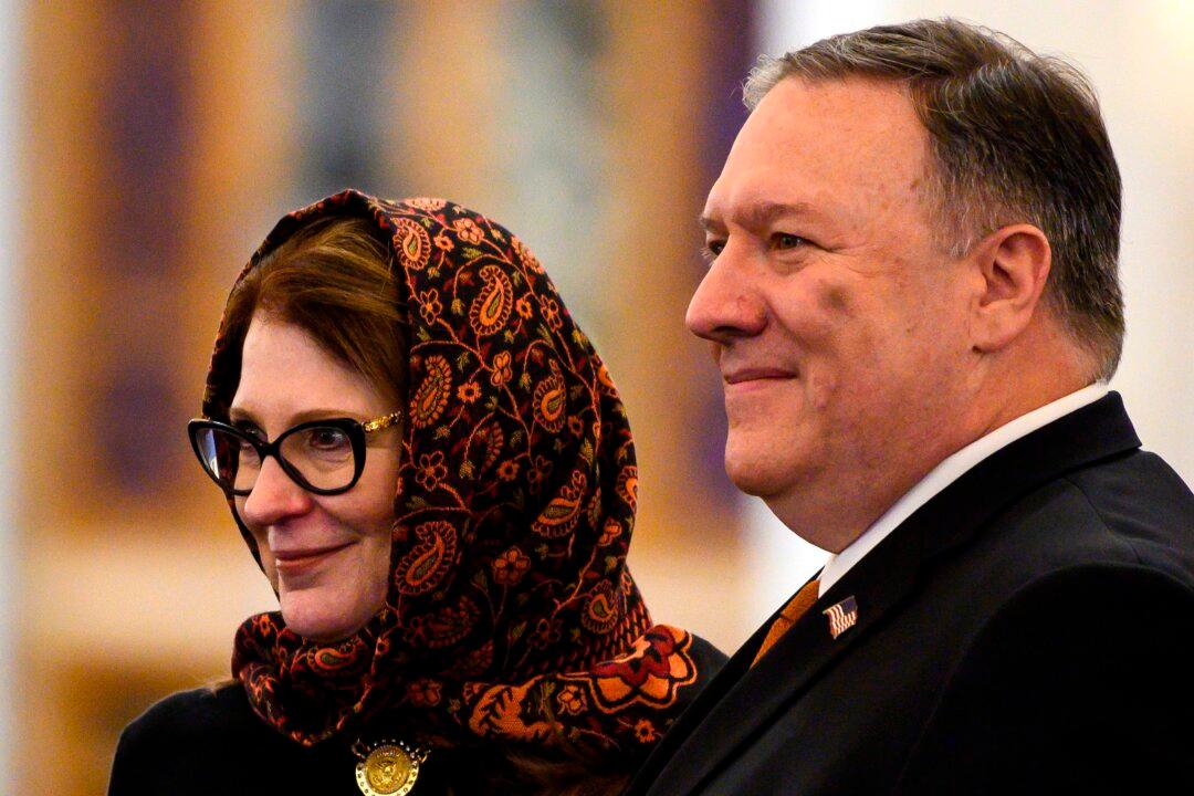 Watchdog Clears Pompeo’s Wife of Alleged Travel Ethics Violations