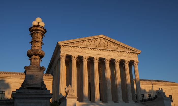 Conservatives Decry Efforts to Expand Supreme Court