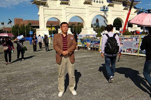 Shi Tingfu at the Freedom Square of Taiwan in November 2016. (Provided by The Epoch Times)