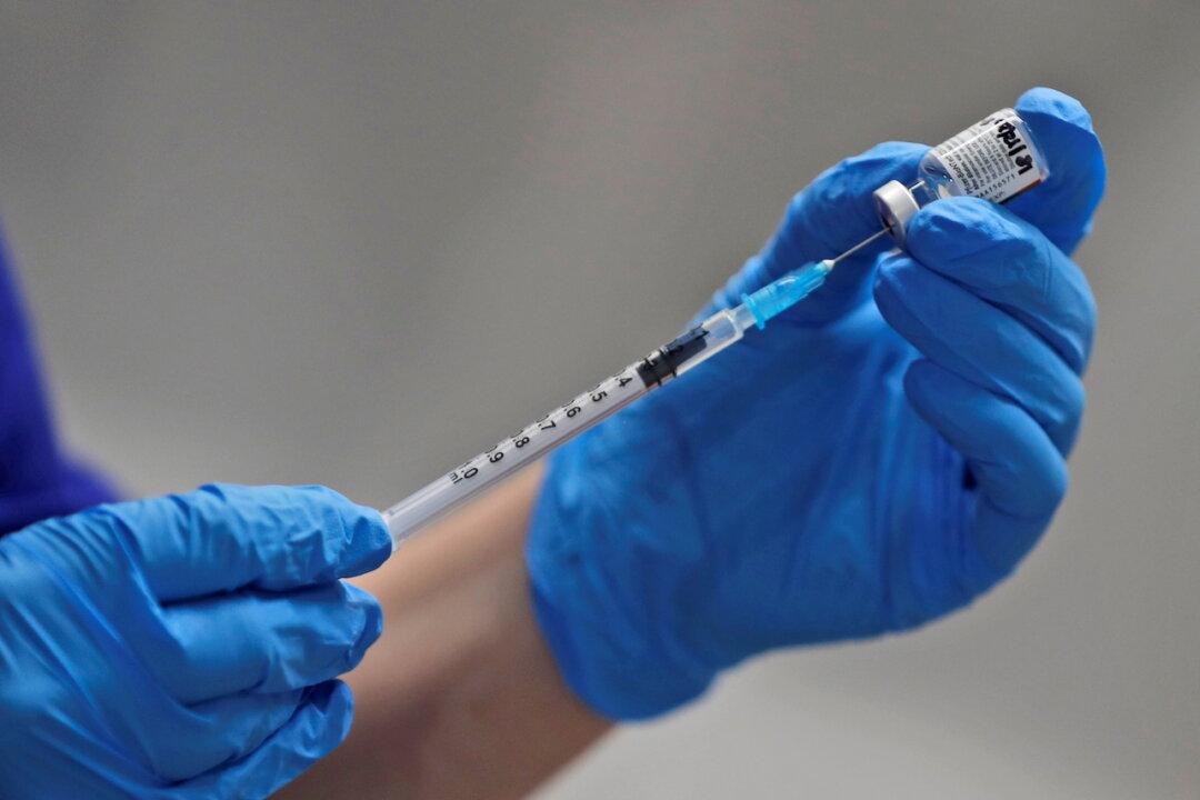 Some People Calling to Book Vaccinations Aren’t Eligible, Manitoba Says