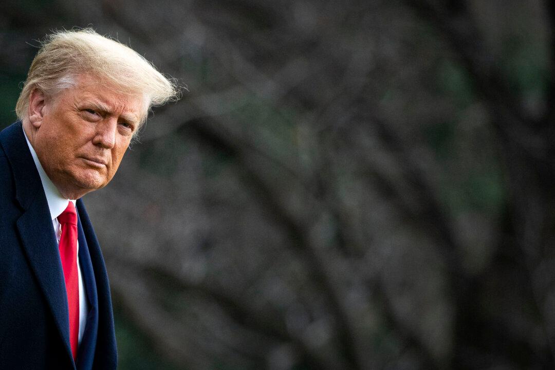 Trump Flies Over DC Ralliers in Marine One