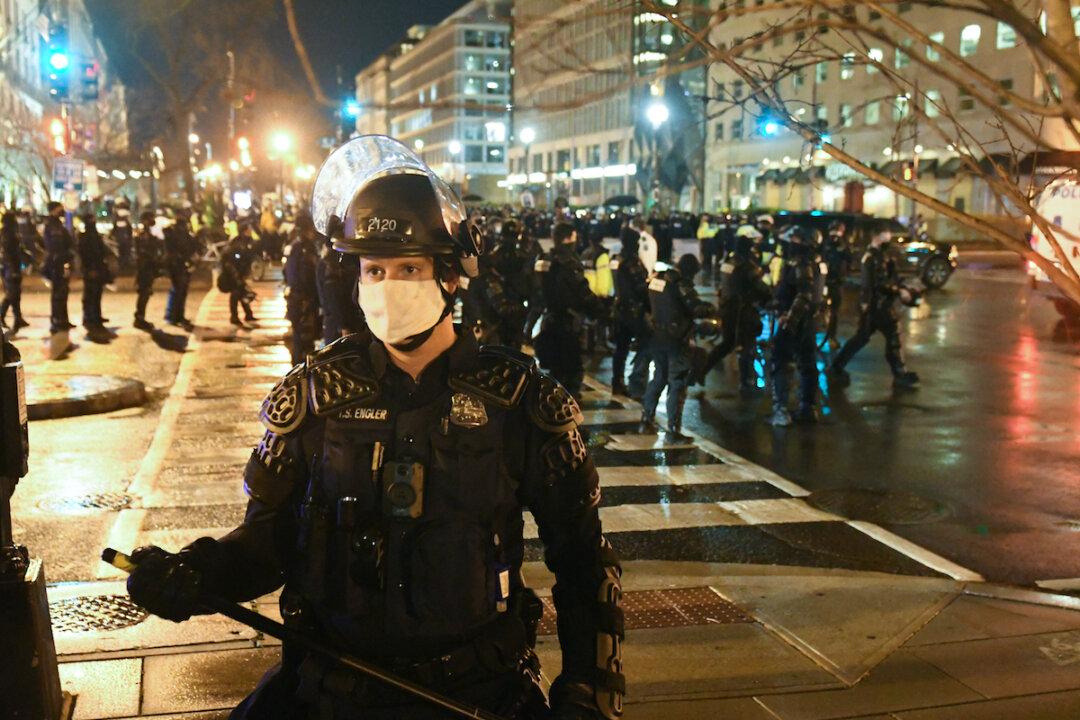 At Least 4 Stabbed, 23 Arrested After Protesters Clash in Washington