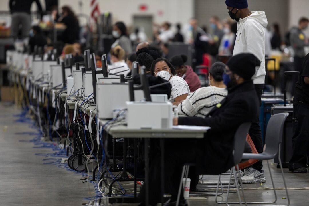 Michigan Lawyer Charged With Tampering With Voting Machines in 2020 Elections