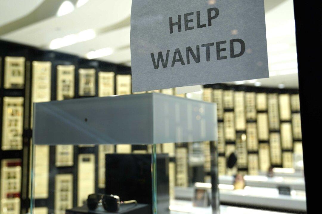 US Jobless Claims Rise to Highest Level Since September