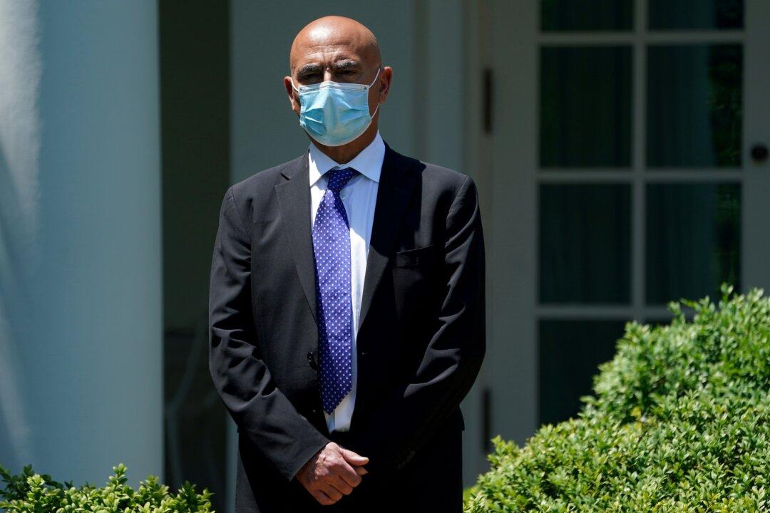 People Should Get Vaccinated Even If They Had COVID-19: Operation Warp Speed Chief