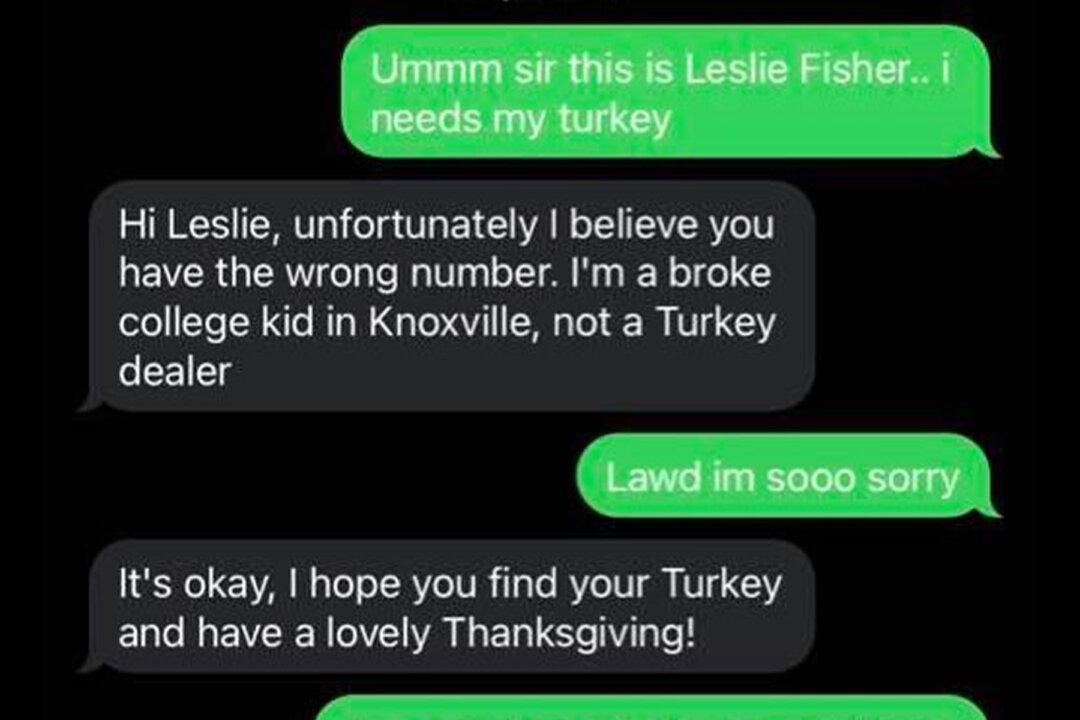 Broke College Student Gifted Almost $2,000 From Strangers After Mistaken Text Goes Viral