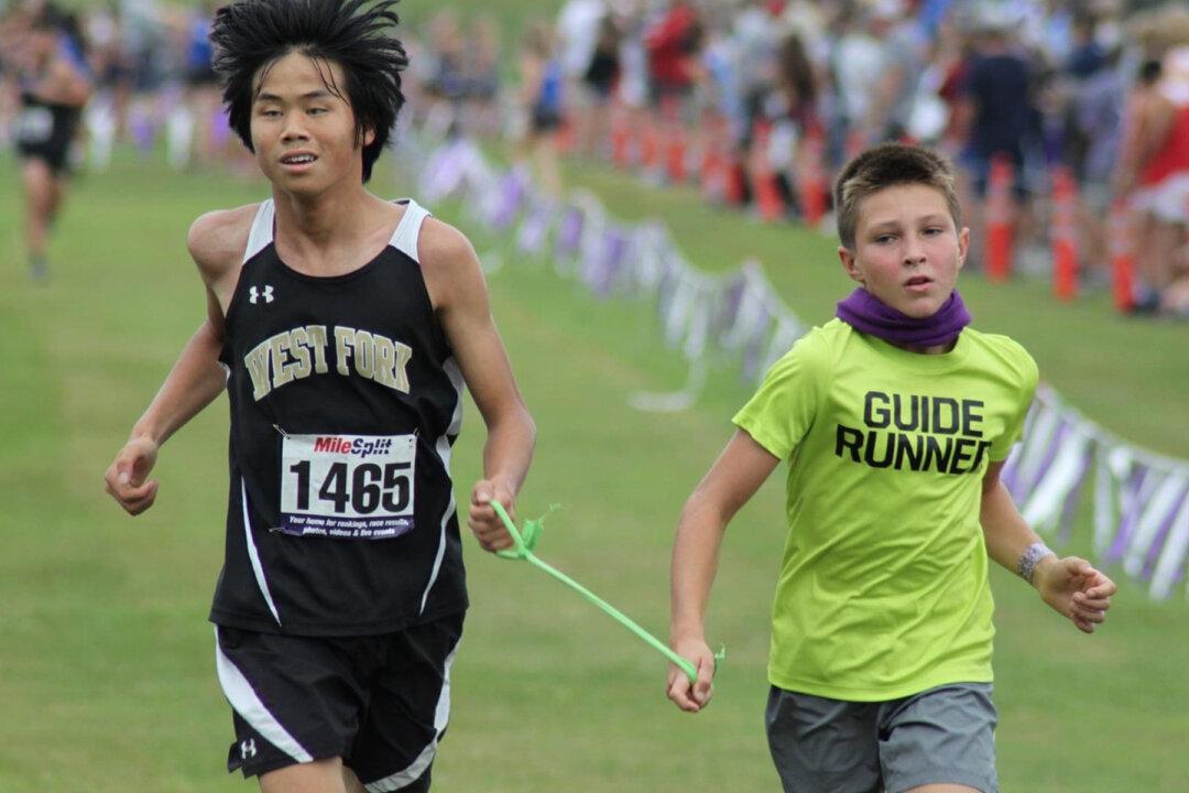 4th-Grade Star Athlete Becomes ‘Guide Runner’ to Help Blind Teen Compete Cross Country