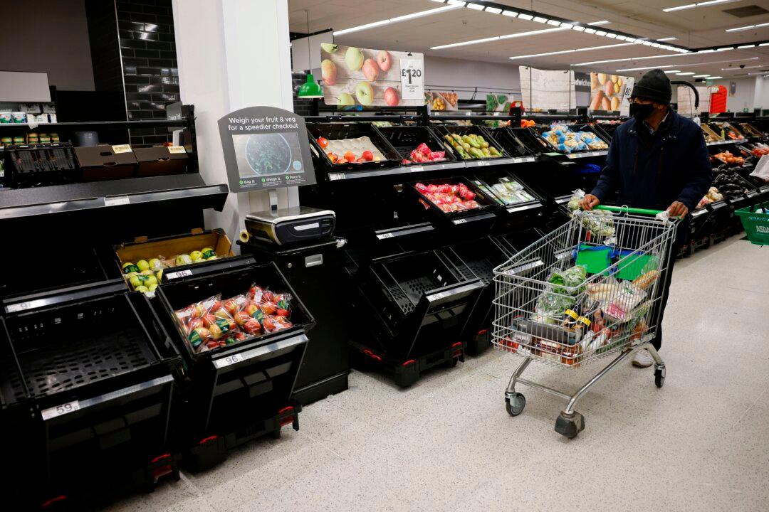 UK ‘Almost Certain’ to See Fresh Food Shortage Despite France Border Reopening