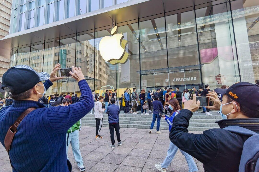 Apple Punished Employee for Approving App That Was Critical of Beijing, Lawsuit Alleges