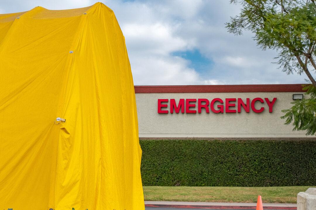Nurses Protest Working Conditions at Orange County Hospitals Amid Pandemic
