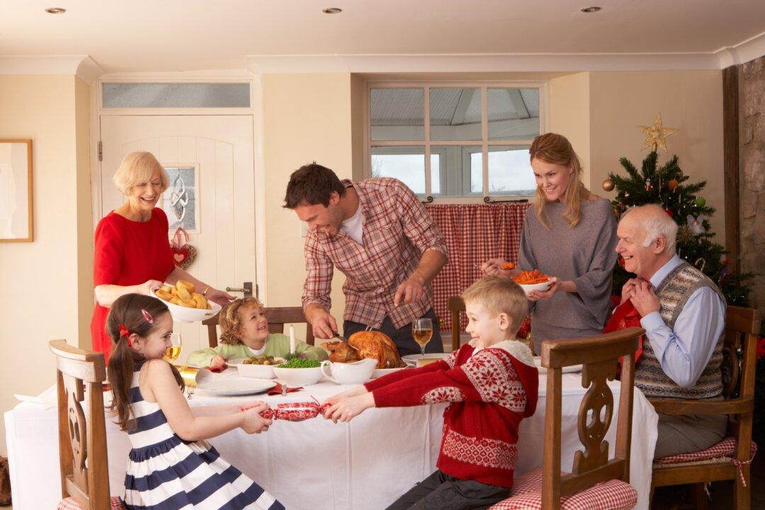 Hosting for the Holidays: How to Turn Your Home Into a Warm, Welcoming Space for Fellowship