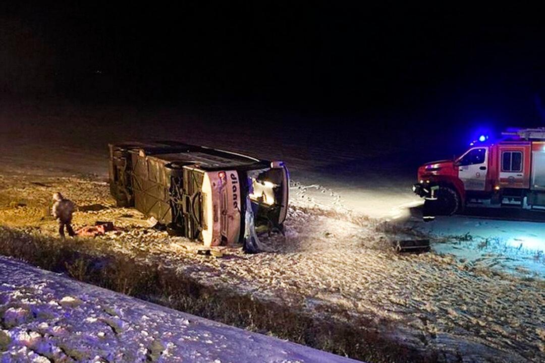 Bus Crash in Western Russia Kills 4, Leaves 11 Injured