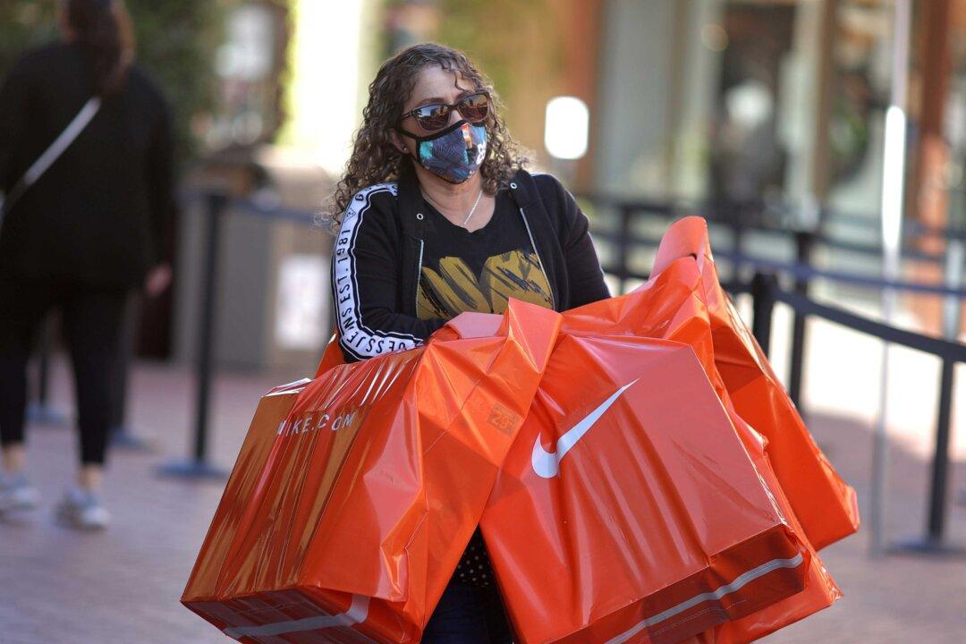 US Holiday Retail Sales Rise 3 Percent as Online Shopping Booms, Mastercard Reports