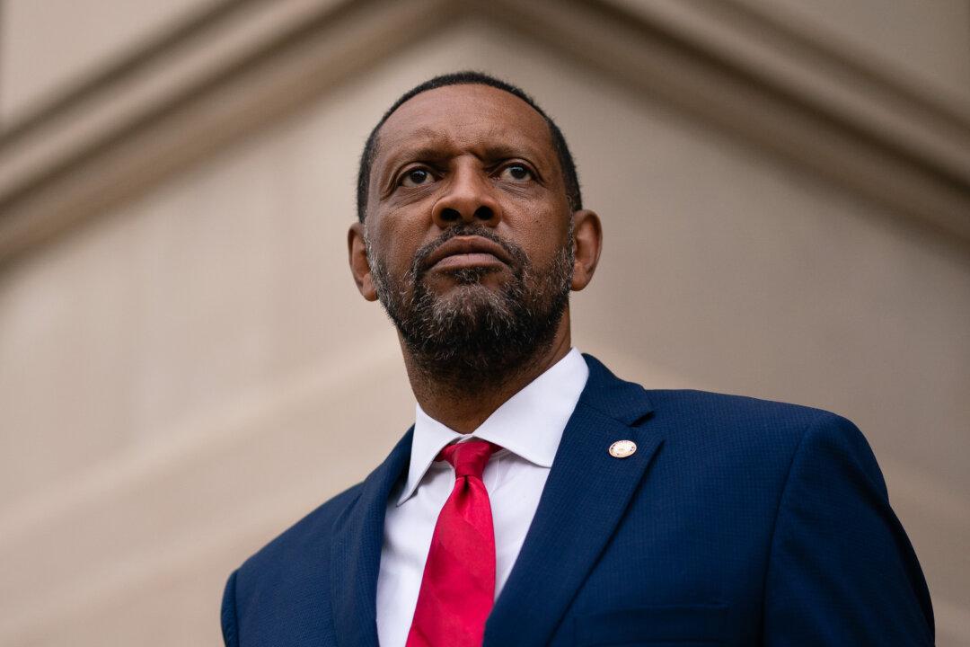 Vernon Jones Withdraws From Georgia Gubernatorial Race, Backs David Perdue