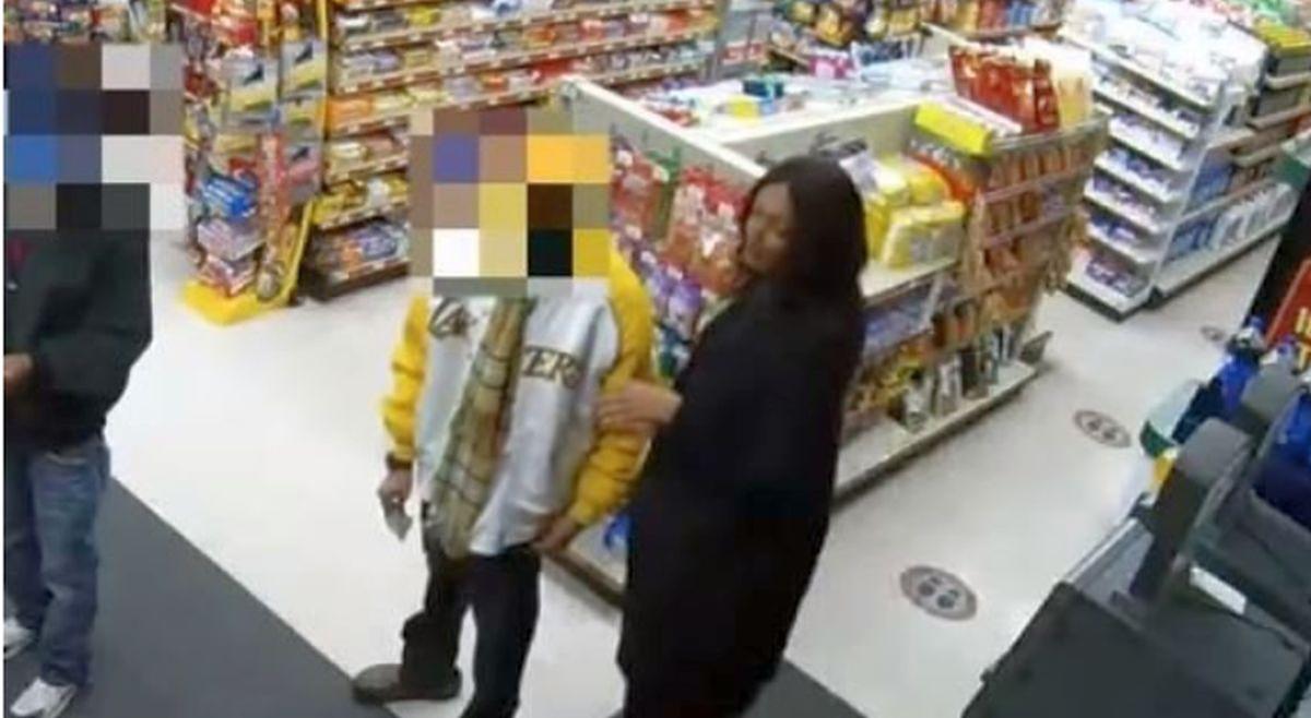 St. Louis Woman Beats Deputy With Her Own Baton After She Is Told to Put on a Mask
