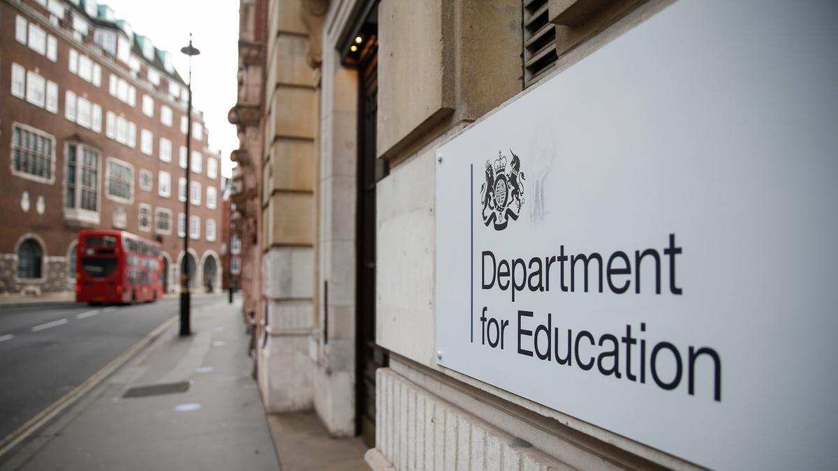 UK to Close All London Primary Schools Amid CCP Virus Surge