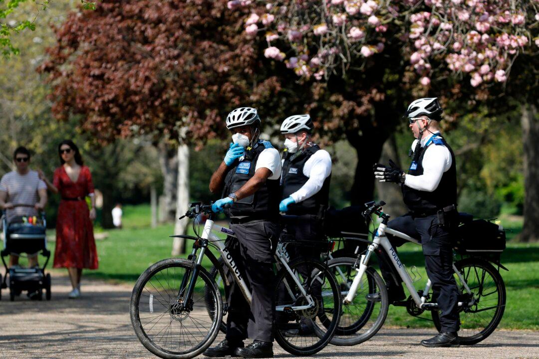 London Police Arrest 17 at Hyde Park Anti-Lockdown Rally