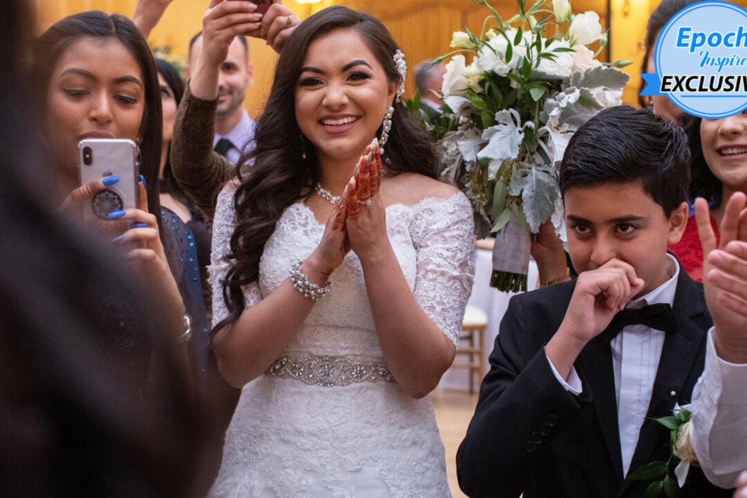 Video: Bride Fakes Bouquet-Throwing to Help Brother-in-Law With Epic Proposal to Sister