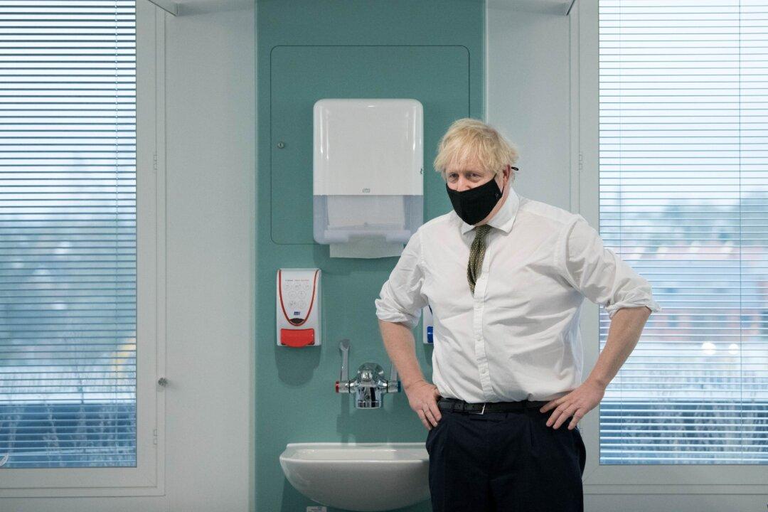 Boris Johnson Announces Full England Lockdown Amid New CCP Virus Variant Fears