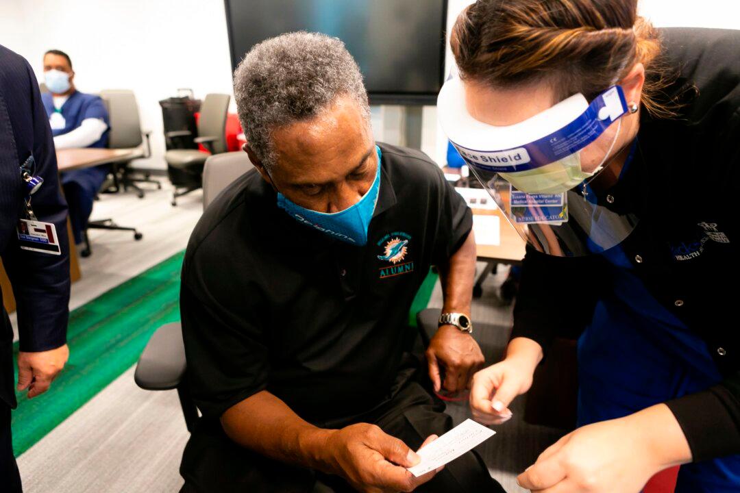 More Businesses Offer Perks for Proof of Vaccination: Free Donuts and Rides, Dine-In Discounts