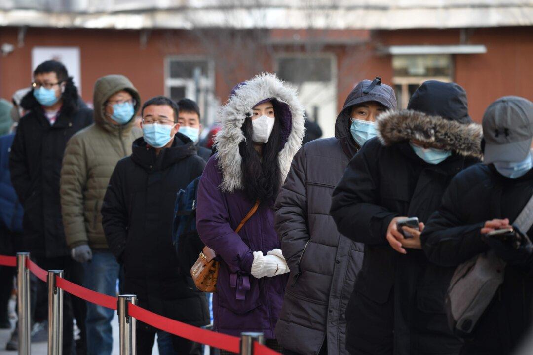 Chinese Residents Under Virus Lockdown Running out of Food, Supplies